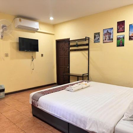 Yula Hotel Thatluang Vientiane Exteriör bild