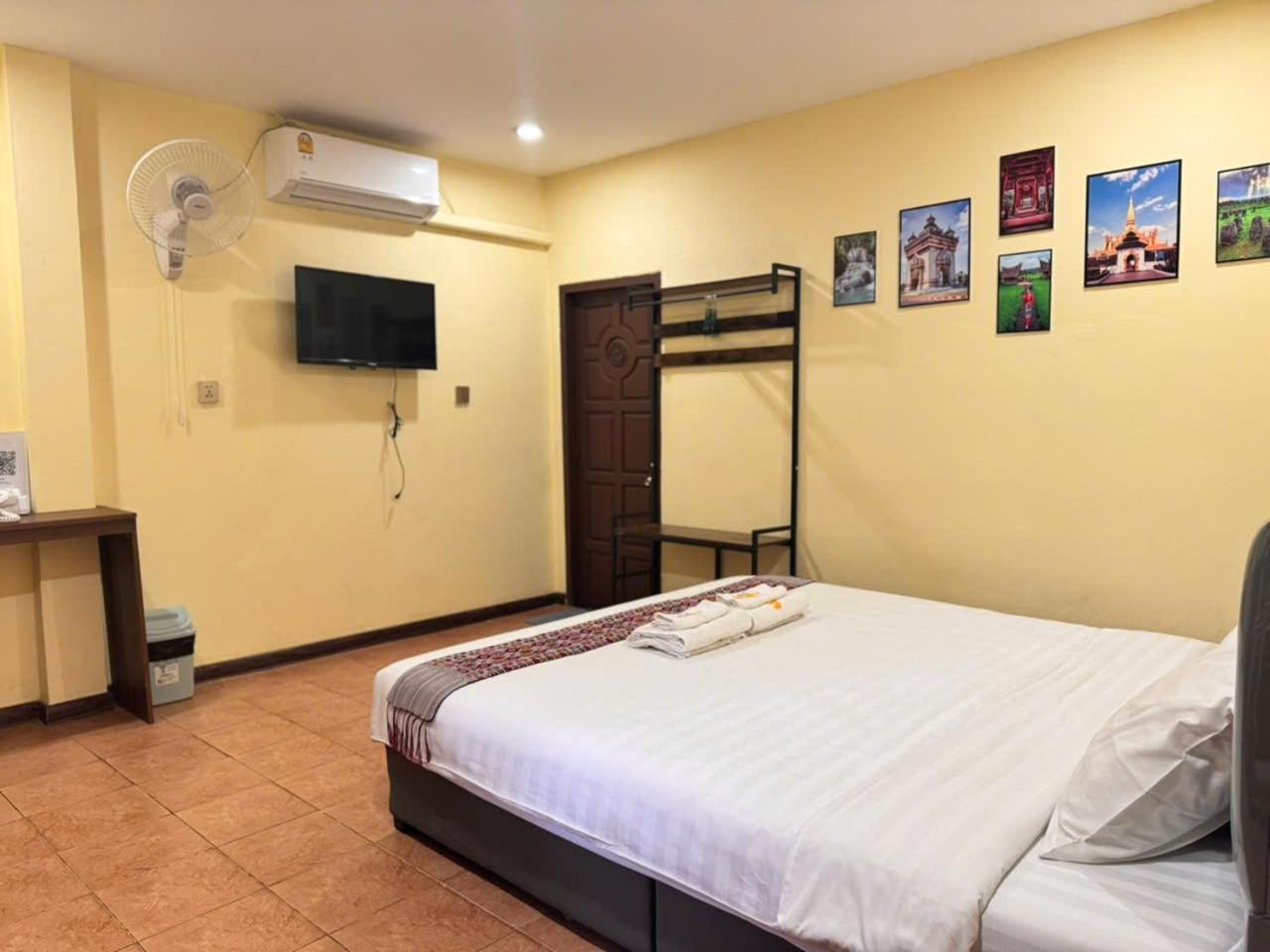 Yula Hotel Thatluang Vientiane Exteriör bild