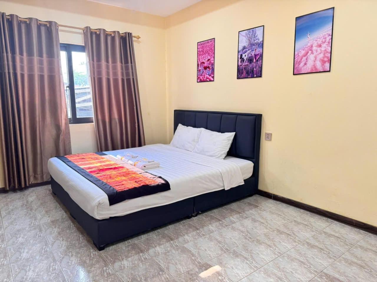 Yula Hotel Thatluang Vientiane Exteriör bild