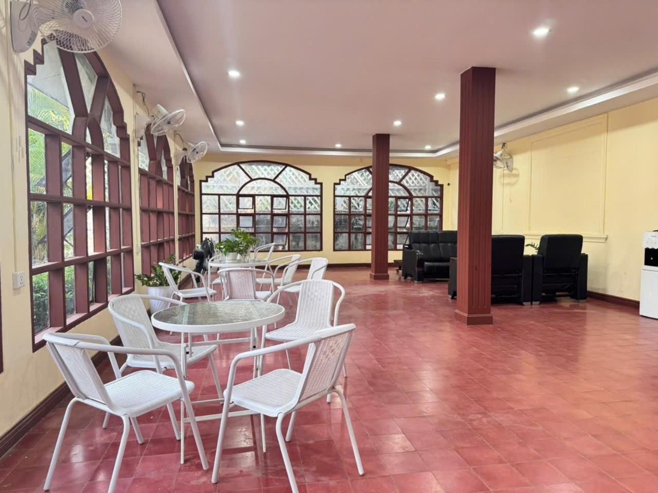 Yula Hotel Thatluang Vientiane Exteriör bild