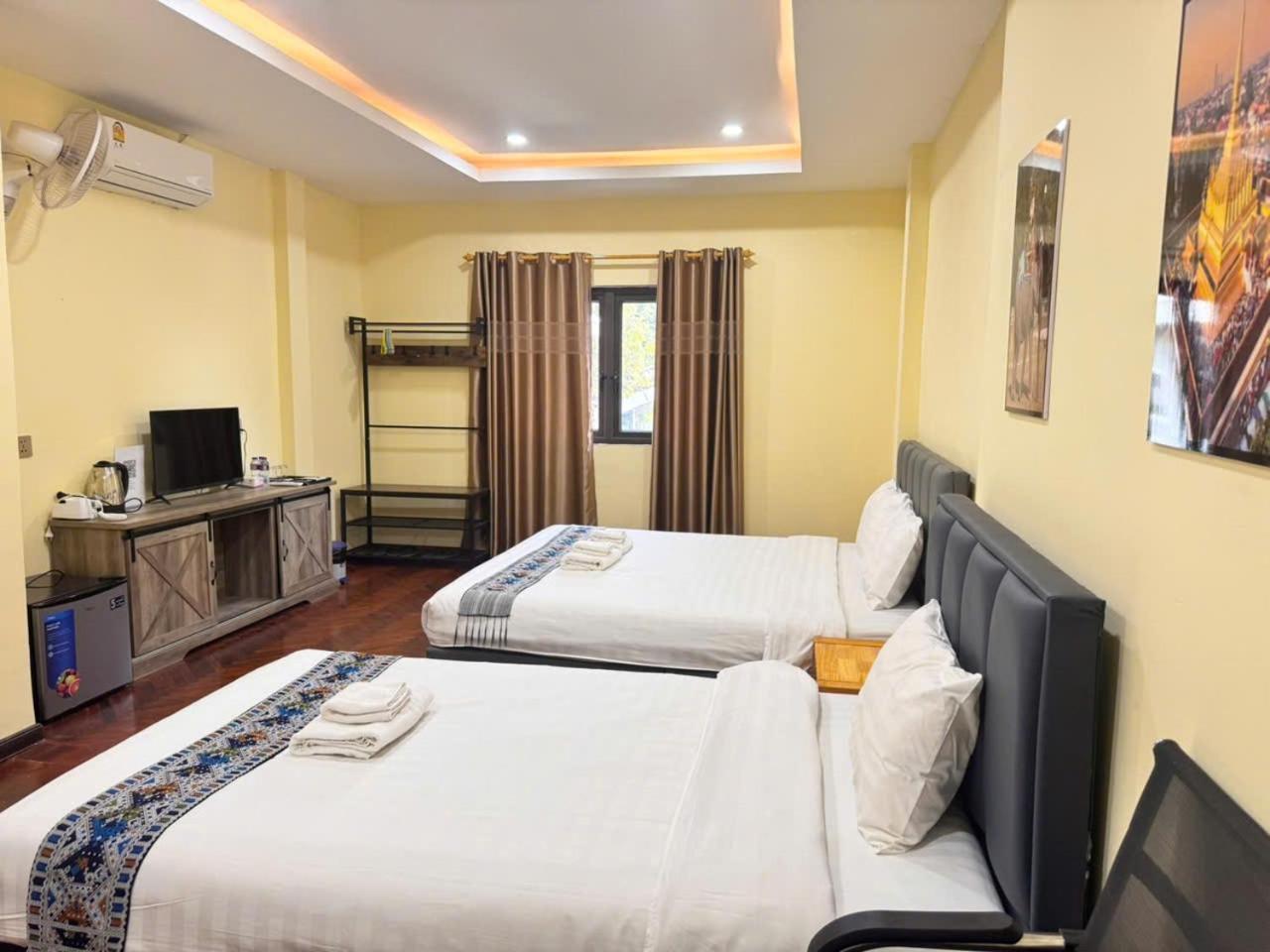 Yula Hotel Thatluang Vientiane Exteriör bild